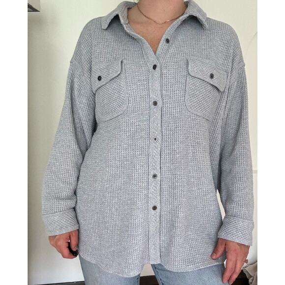 Aerie Oversized Lumber Jane Waffle Textured Button Up Top in Gray. Medium - Picture 7 of 8